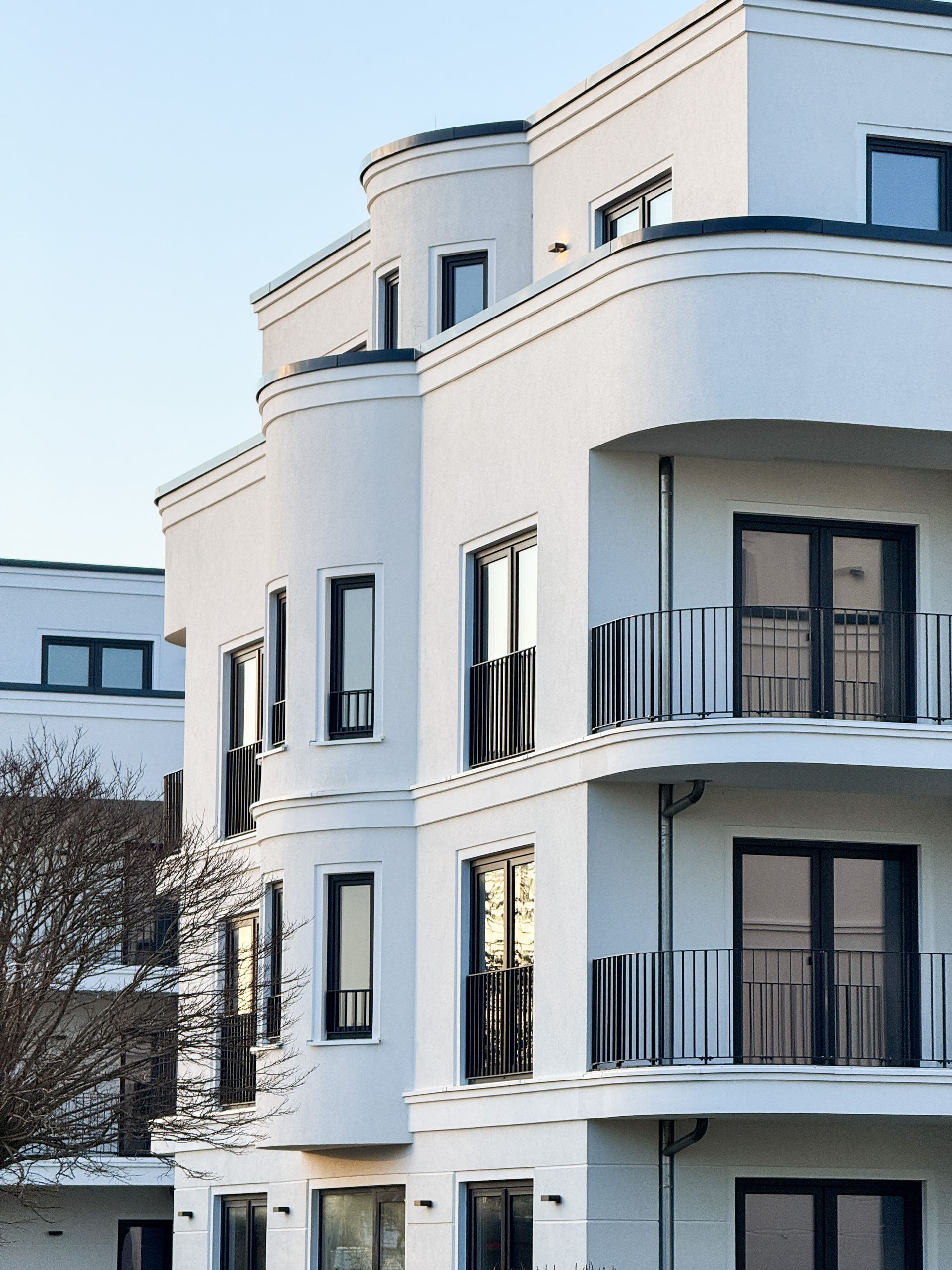 Fassade eines Neubaus am Yachthafen Barth