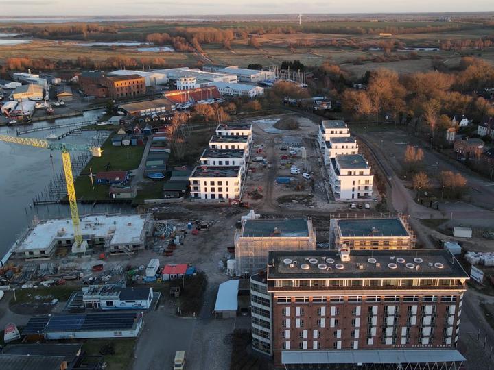 Yachthafen Barth, Baufortschritt Februar 2024: Fassade und Ausbau
