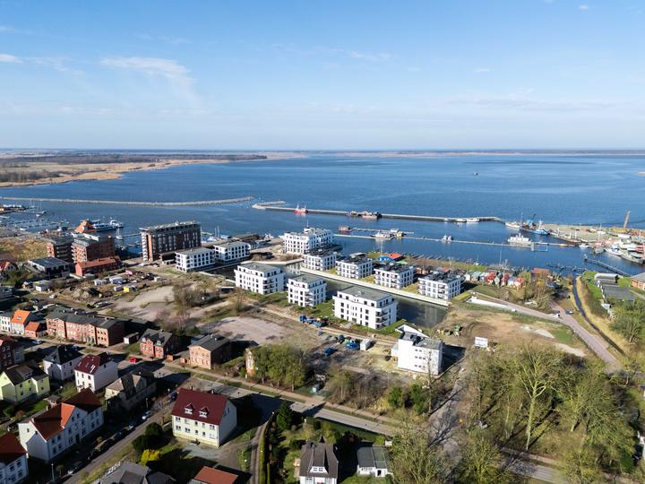 Yachthafen Barth, Baufortschritt März 2026: Fertigstellung und Außenanlagen